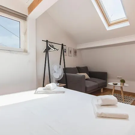 Lovelystay Vintage Loft Near Martim Moniz Lisboa