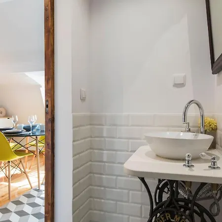 Lovelystay Vintage Loft Near Martim Moniz